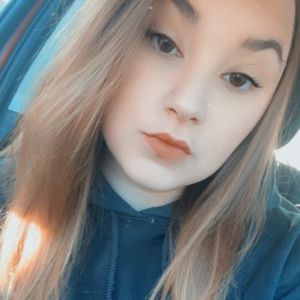 Meet your Posher, Cassandra